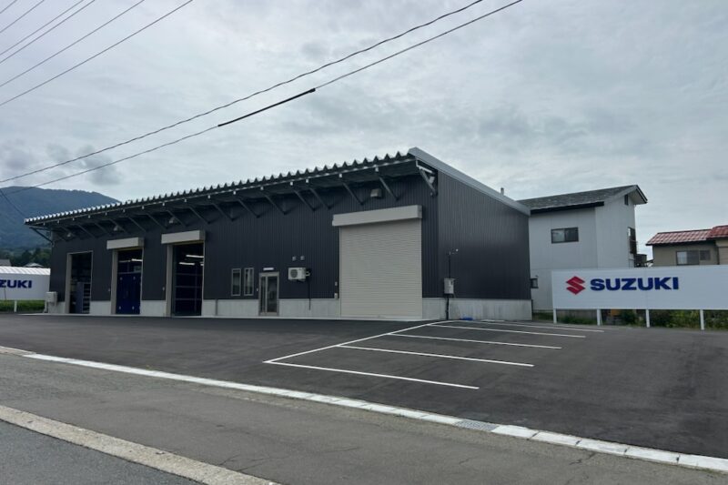 ヤマヤオートサービスの新しい板金工場の外観